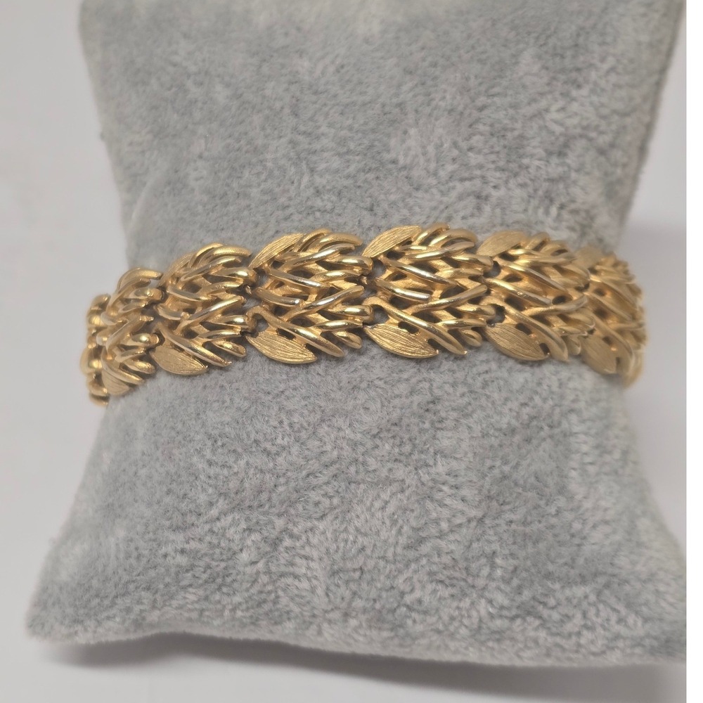 Vintage Gold Tone Textured Leaf Wheat Link Bracelet Fold Over Clasp Jewelry
